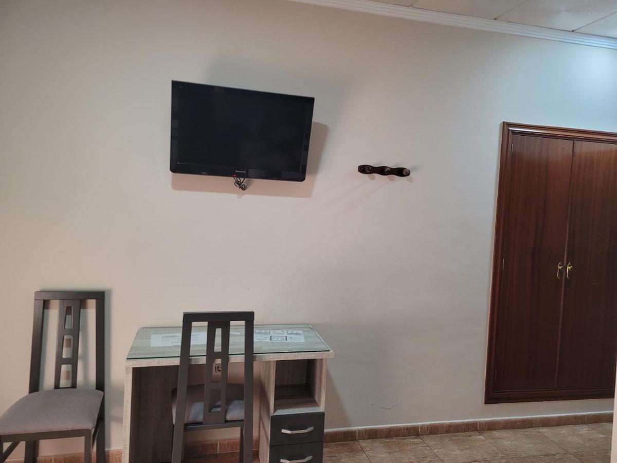 Hostal Restaurante El Paraiso ดอน เบนิโต ภายนอก รูปภาพ