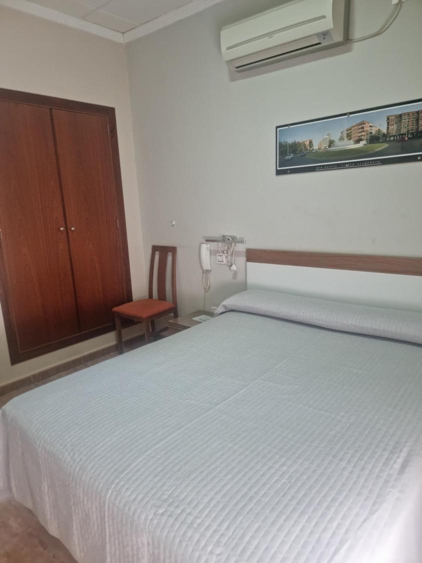 Hostal Restaurante El Paraiso ดอน เบนิโต ภายนอก รูปภาพ