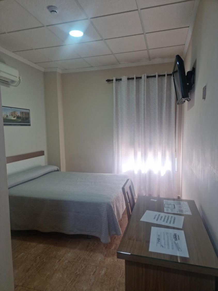 Hostal Restaurante El Paraiso ดอน เบนิโต ภายนอก รูปภาพ