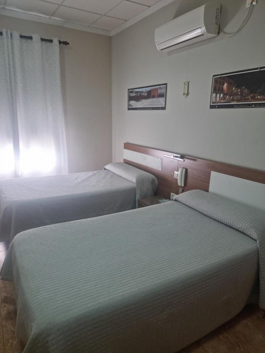 Hostal Restaurante El Paraiso ดอน เบนิโต ภายนอก รูปภาพ
