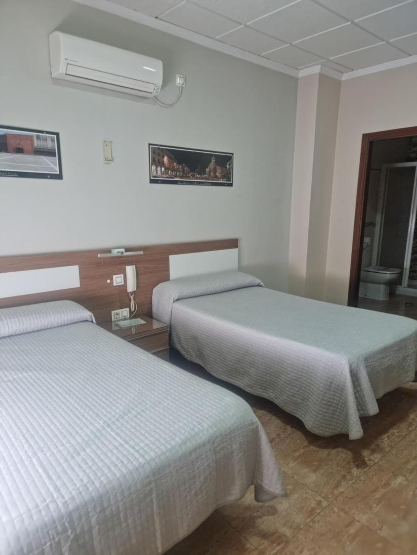 Hostal Restaurante El Paraiso ดอน เบนิโต ภายนอก รูปภาพ