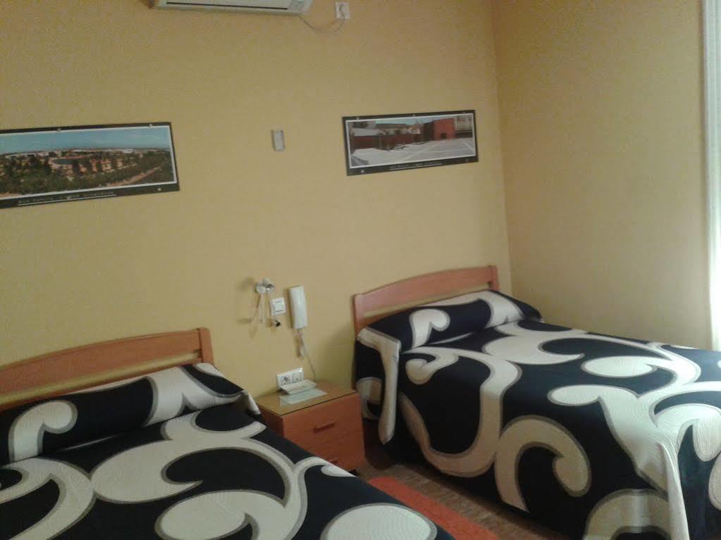 Hostal Restaurante El Paraiso ดอน เบนิโต ภายนอก รูปภาพ