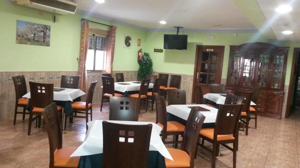 Hostal Restaurante El Paraiso ดอน เบนิโต ภายนอก รูปภาพ