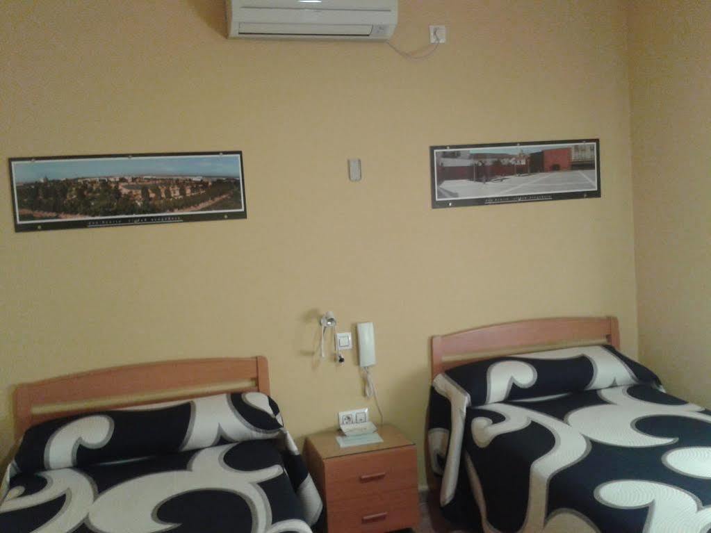 Hostal Restaurante El Paraiso ดอน เบนิโต ภายนอก รูปภาพ
