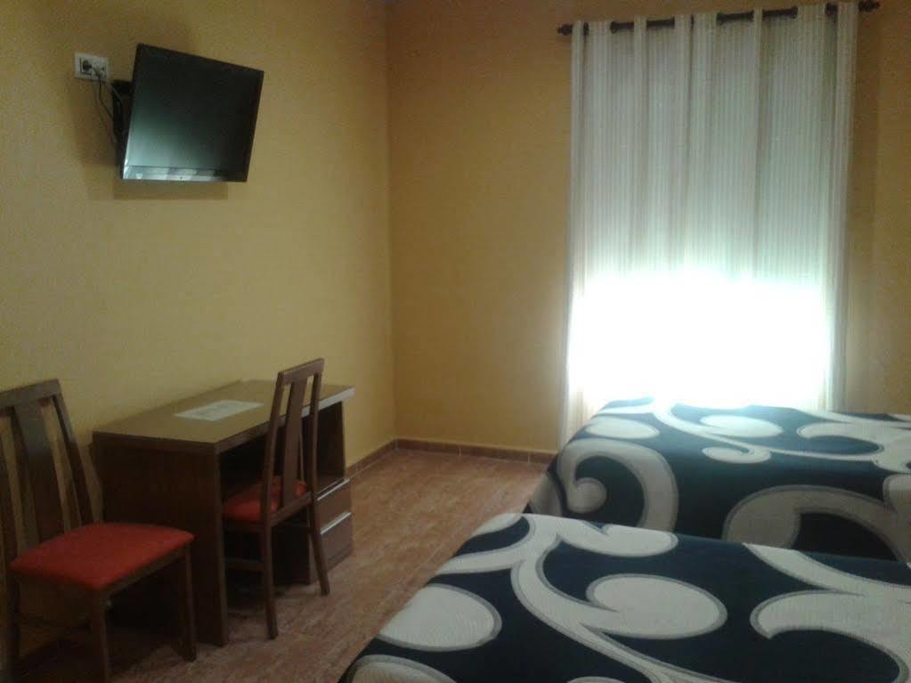 Hostal Restaurante El Paraiso ดอน เบนิโต ภายนอก รูปภาพ